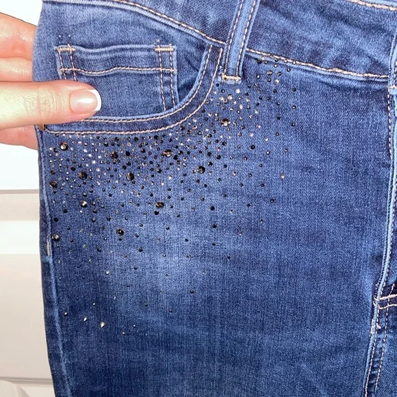 Frank Lyman ⚜️  Lace and Sparkle Jeans - Picture 5 of 7